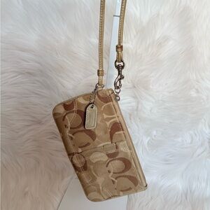 Coach Beige Signature Canvas Wristlet with Detachable Strap(FIRM PRICE)
